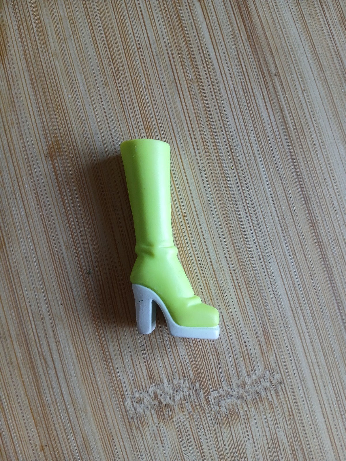 GEZOCHT: Layla/Aisha Winx Club Laars - ZIE OMSCHRIJVING, Ophalen of Verzenden, Zo goed als nieuw, Barbie
