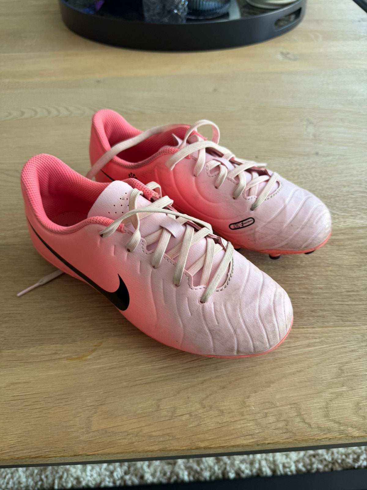 Nike voetbalschoenen maat 35, Maat XS of kleiner, Ophalen of Verzenden, Zo goed als nieuw, Schoenen