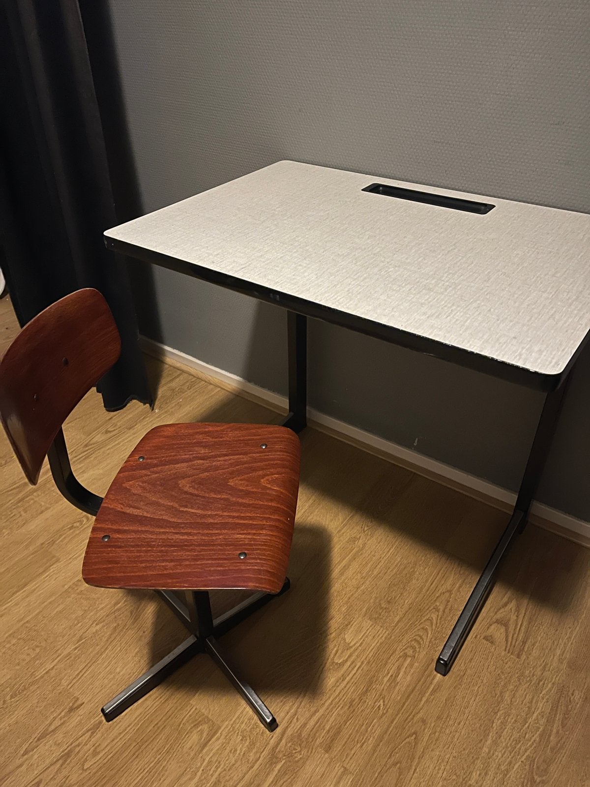 Bureau met stoel voor kinderen, Ophalen, Metaal, Kinderbureau, Vintage