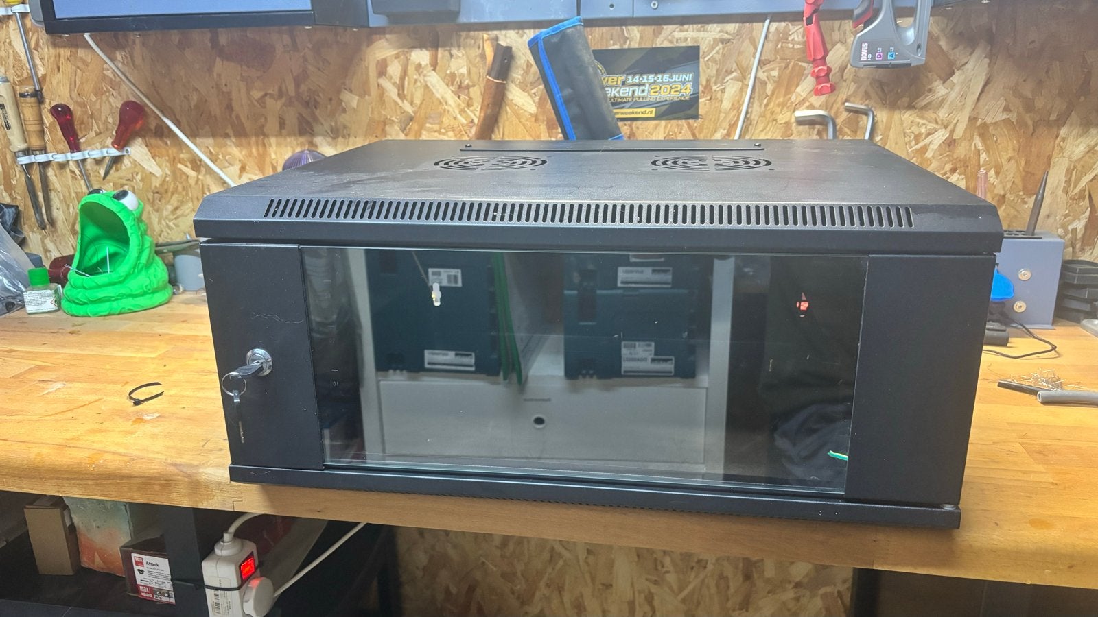 19 inch serverkast patchkast met glazen deur 4u, Ophalen, Gebruikt, Glas, Plaatstaal