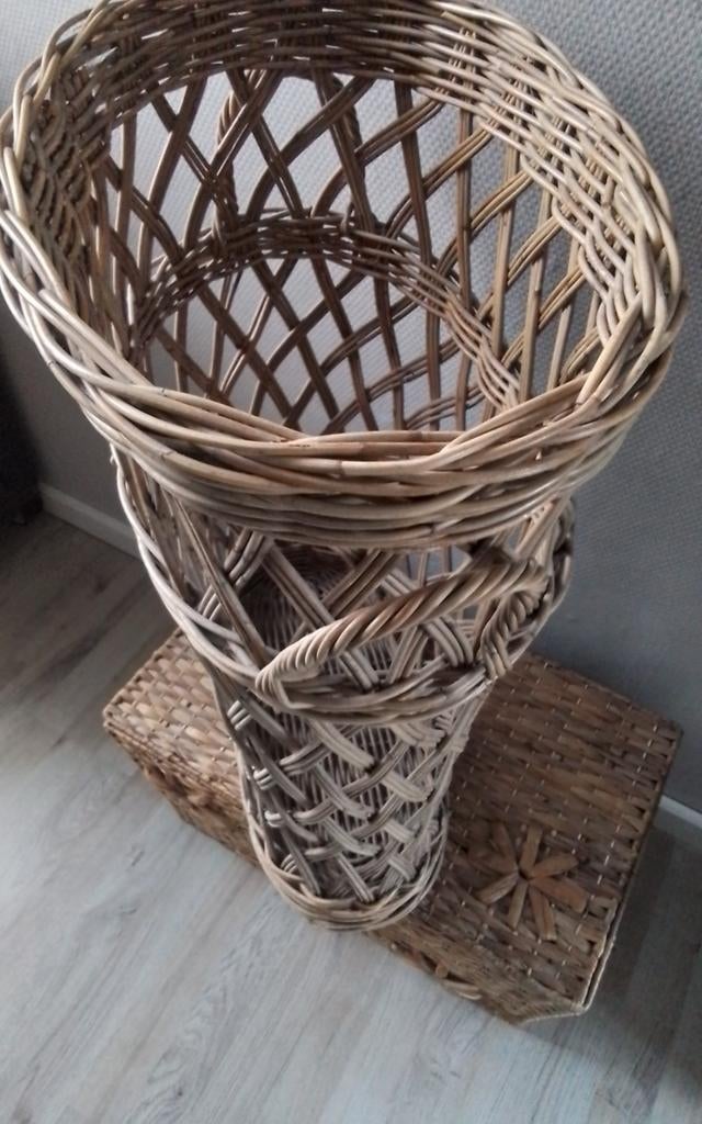Mand., Ophalen of Verzenden, Zo goed als nieuw, Rond, Riet