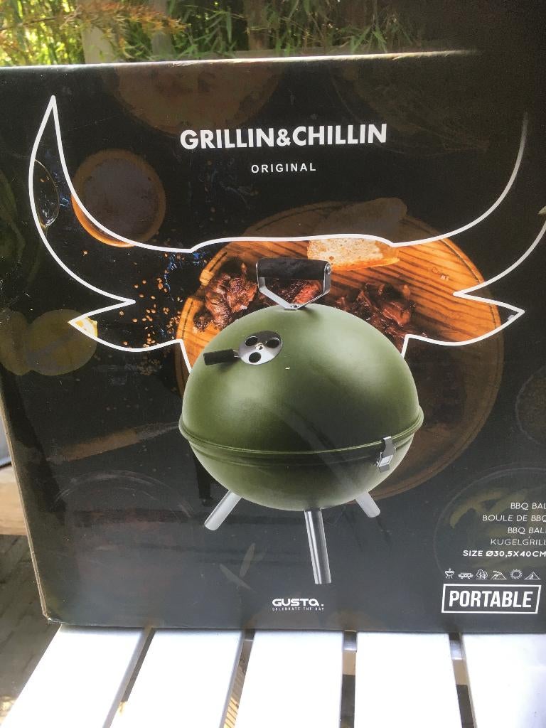 BBQ PORTABLE GRILLIN&CHILLIN+ TABLE FIRE PITT.NIEUW, Tuin en Terras, Ophalen of Verzenden, Nieuw