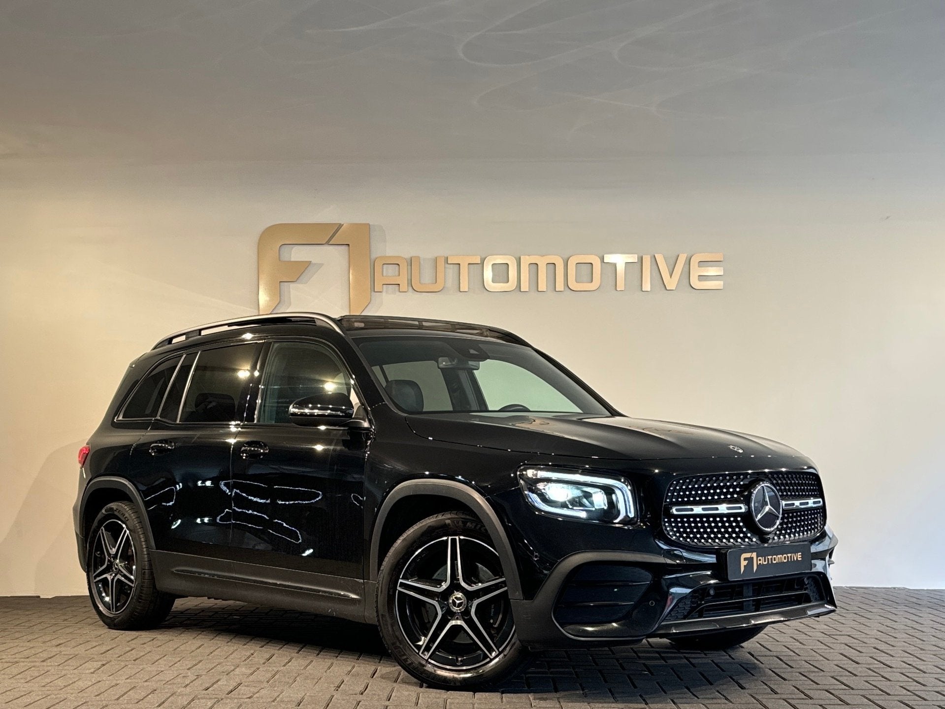 Mercedes-Benz GLB 200 AMG Pano|Carbon|Dodehoek|Stoelverwarmi, Auto's, Euro 6, 4 cilinders, 14 km/l, Bedrijf