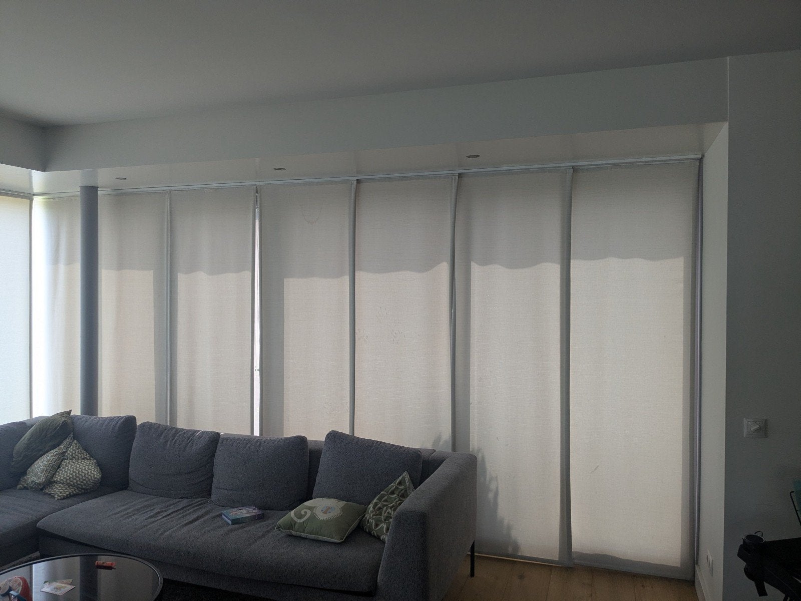 Roomwitte paneelgordijnen met rails - 4.38m of 4.78m breed, Gebruikt, Ophalen of Verzenden, Crème, Overige typen