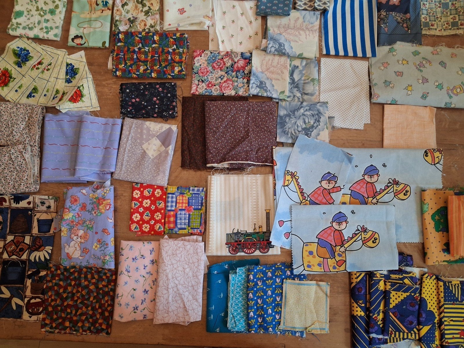Patchwork stofjes. Wat grotere lapjes., Ophalen of Verzenden, Overige typen