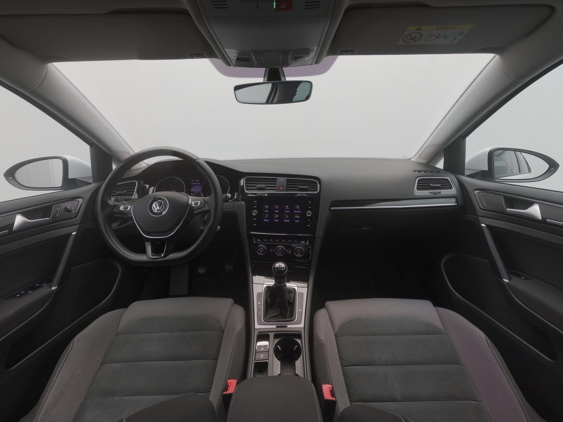 Volkswagen Golf 1.5 TSI 150 PK Highline Business R | LED | N, Auto's, Voorwielaandrijving, 4 cilinders, 150 pk, Wit