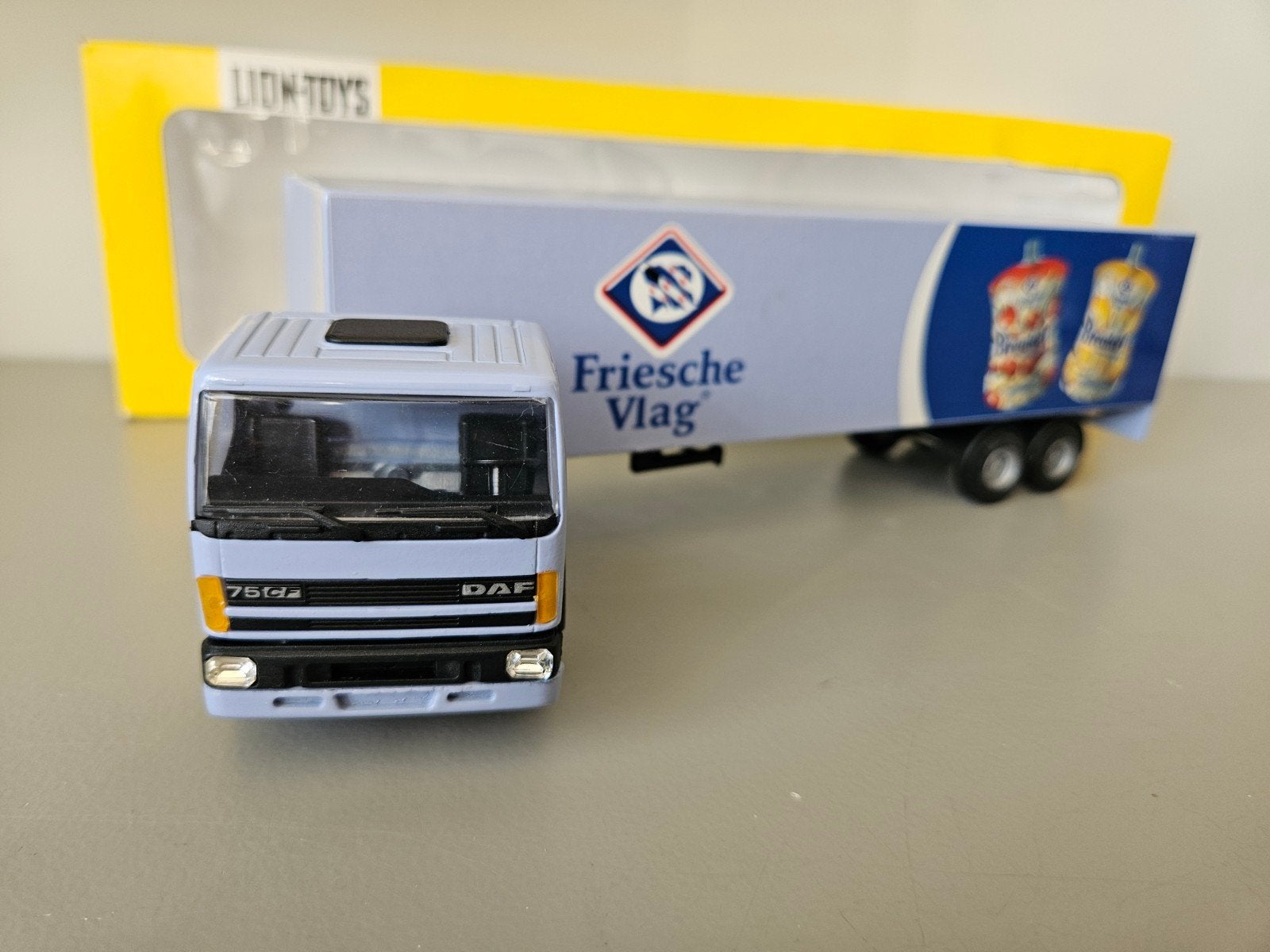 Lioncar Daf 75 CF Friesche Vlag ovp 1:50, Ophalen of Verzenden, Zo goed als nieuw, Bus of Vrachtwagen, Lion Toys