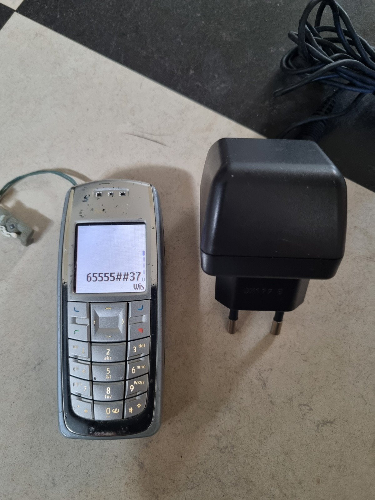 Nokia 3120 - Old school bellen met originele adapter, Gebruikt, Geen camera, Fysiek toetsenbord, Ophalen of Verzenden