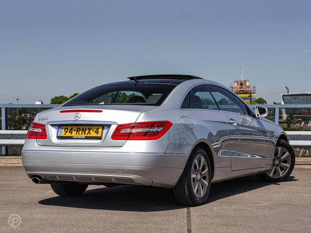 Mercedes E-klasse Coupé 200 CGI Avantgarde 184 PK Automaat, Auto's, Mercedes-Benz, Automaat, Euro 5, Achterwielaandrijving, Zwart