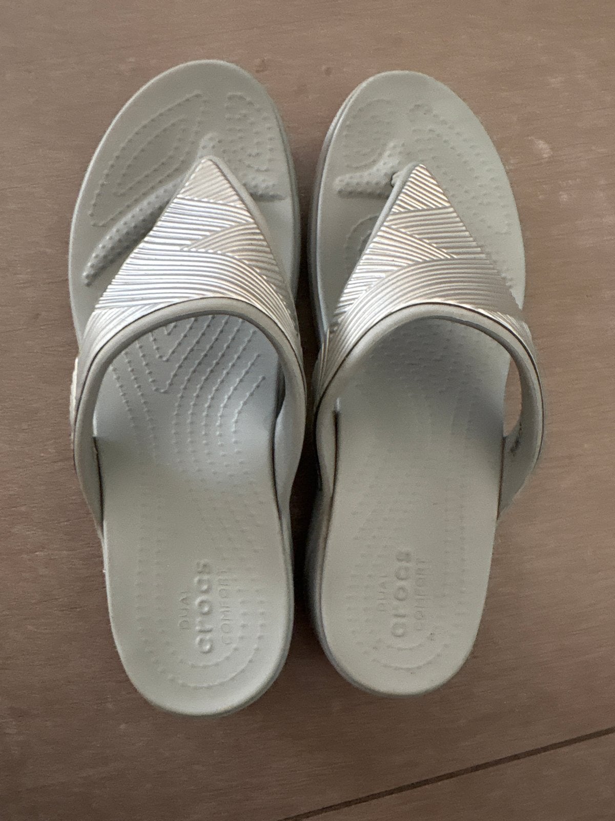 Originele CROCS Slippers Maat 41 - Comfortabel en Stijlvol, Ophalen of Verzenden, Gedragen, Grijs, Slippers