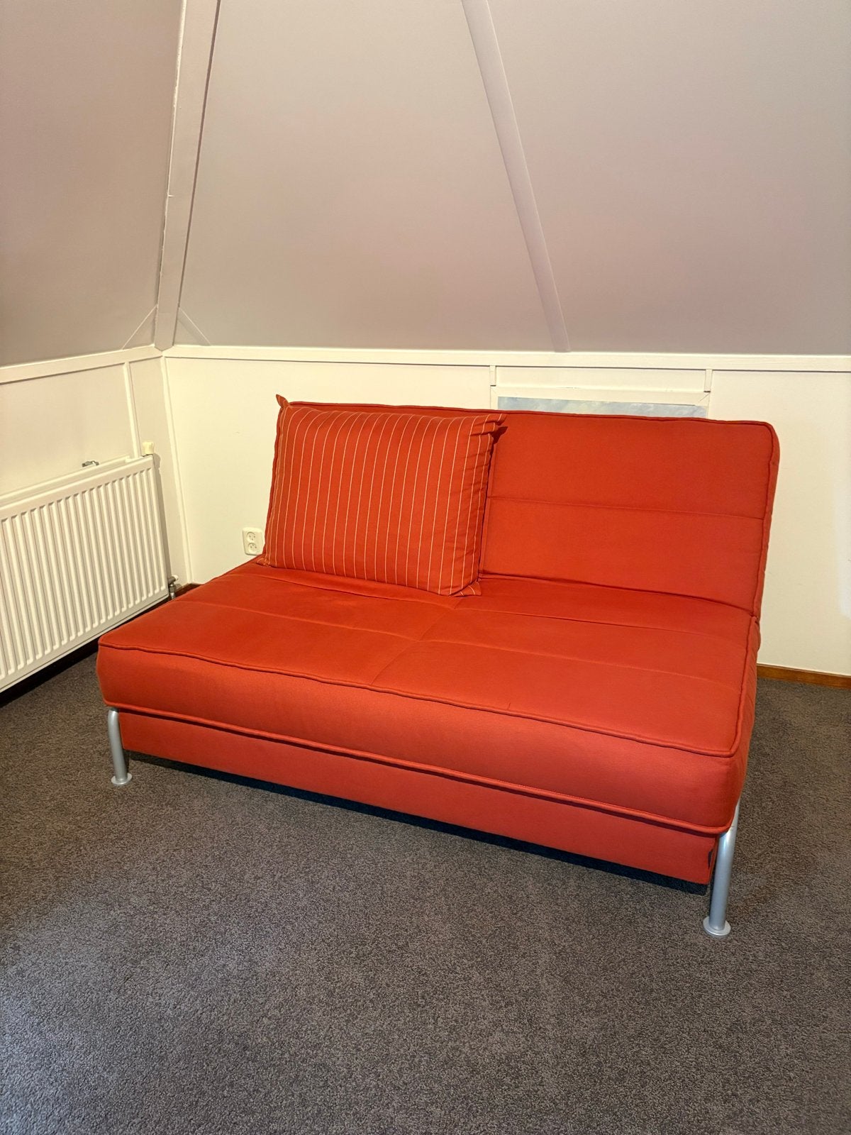 Slaapbank rood, Ophalen, Gebruikt, Tweepersoons, 140 cm