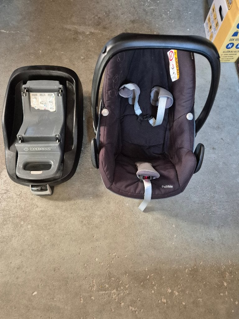 Maxi Cosi Pebble met EasyFix Basis, Kinderen en Baby's, Autostoeltjes, Ophalen, 0 t/m 13 kg, Maxi-Cosi, Gebruikt