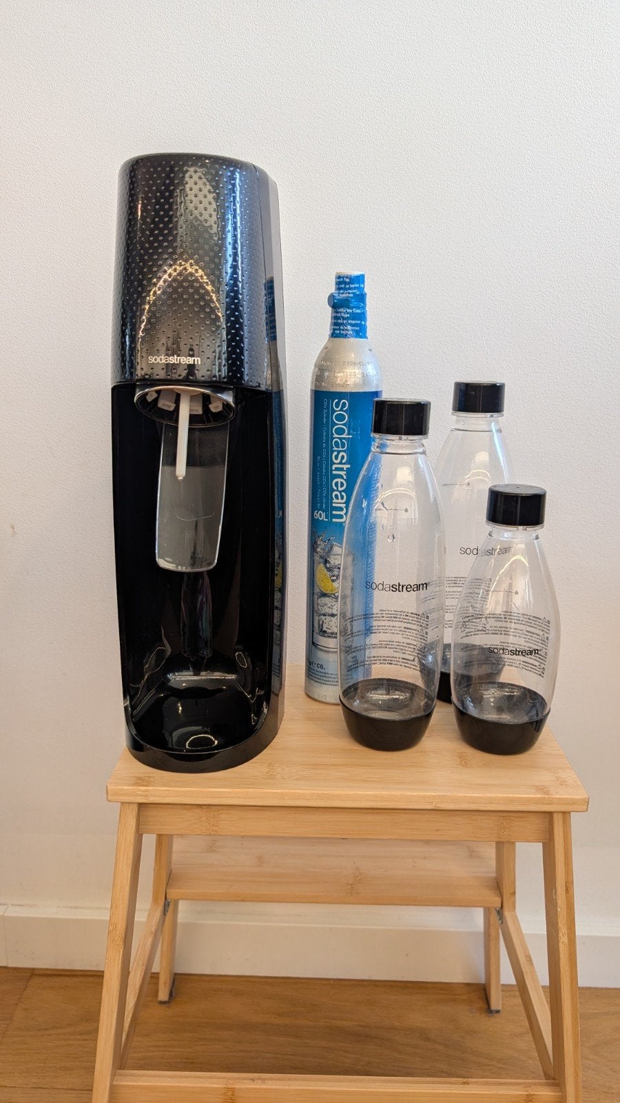 Sodastream met 2 CO2 cilinders en 3 flessen, Witgoed en Apparatuur, Ophalen