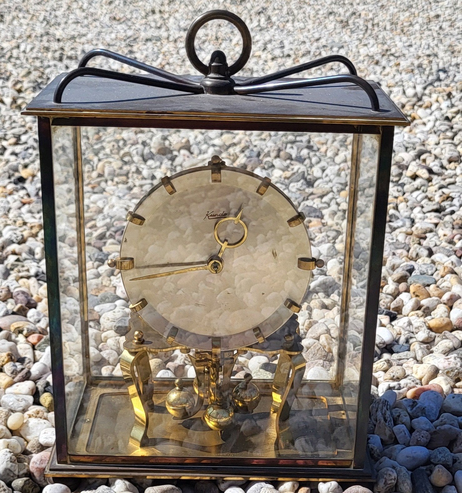 Vintage Kundo jaarpendule / torsieklok met glazen vitrine, Ophalen