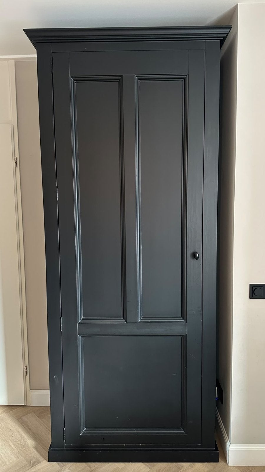 Deurkast softblack 235x95x55, Ophalen of Verzenden, Zo goed als nieuw