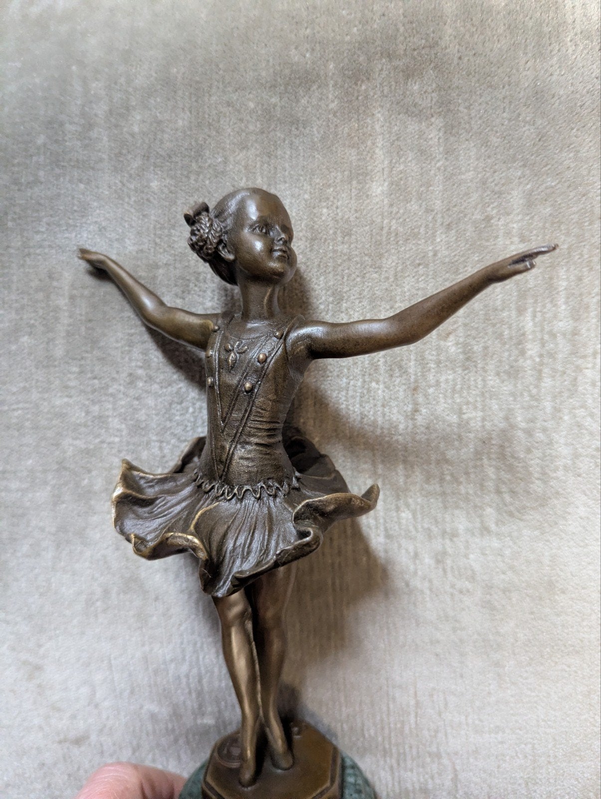 Bronzen beeldje 'Ballerina' op marmeren sokkel, gesigneerd, Ophalen of Verzenden, Brons, 20 - 50 cm, Beeld