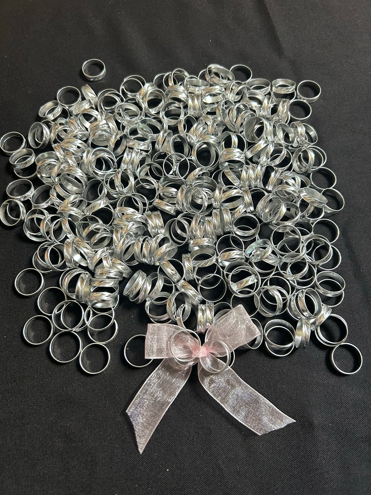 Grote partij zilverkleurige ringen voor huwelijksbedankjes, Sieraden, Tassen en Uiterlijk, Gebruikt, IJzer of Staal, Ophalen of Verzenden