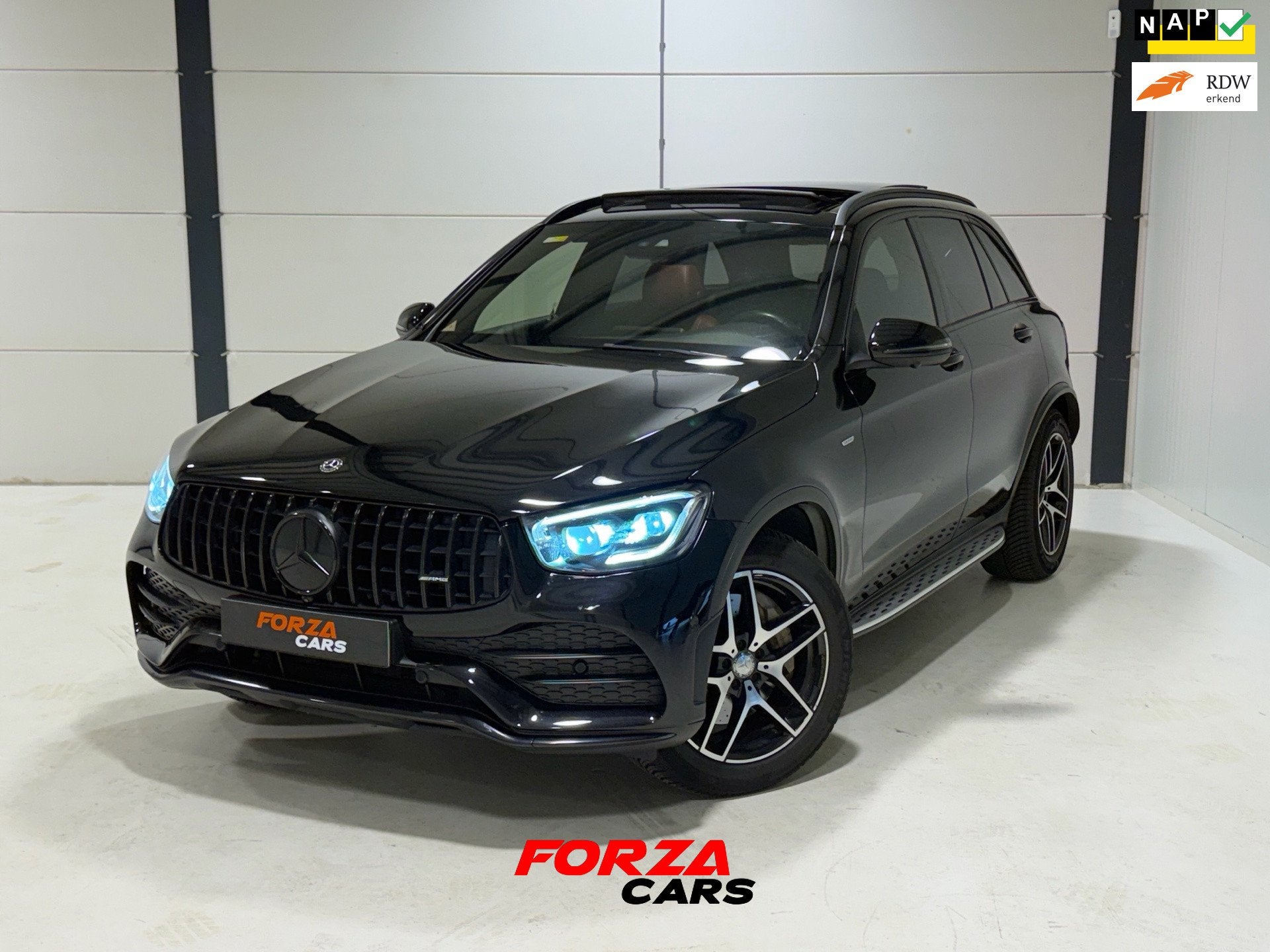Mercedes-Benz GLC-klasse 200 Premium Plus AMG | PANO | BTW |, Dealer onderhouden, Gebruikt, Euro 6, 4 cilinders