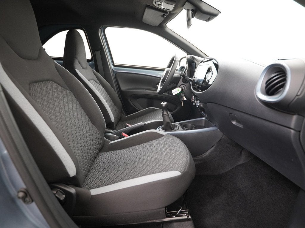 Toyota Aygo X 1.0 VVT-i MT Play Two-Tone | Camera | Adaptief, Auto's, Toyota, 12 maanden, Stof, Gebruikt, Euro 6