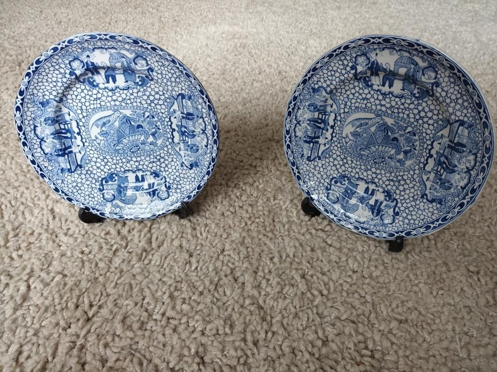 Set van twee blauwe bordjes van Mr. Adams, Antiek en Kunst, Antiek | Servies los, Ophalen
