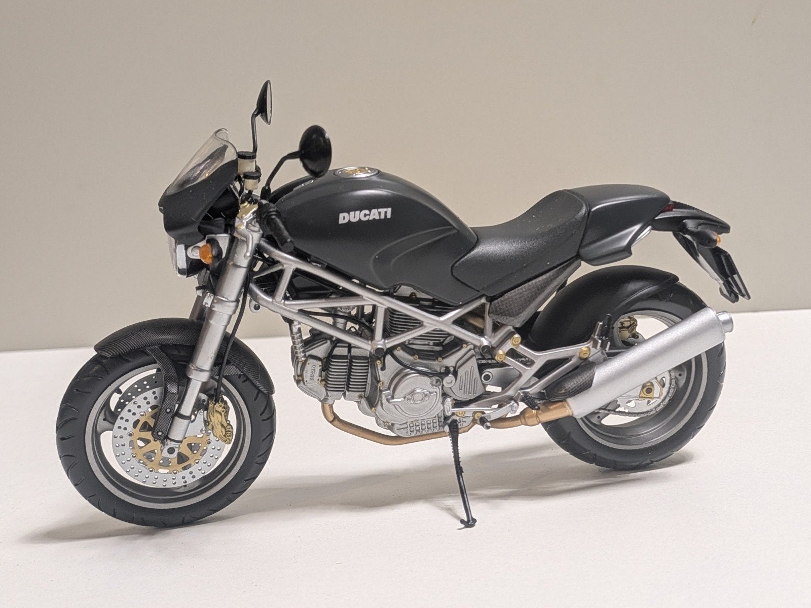 Minichamps: Ducati Monster - donker grijs - als nieuw, Ophalen of Verzenden, Zo goed als nieuw, 1:9 t/m 1:12, Motor