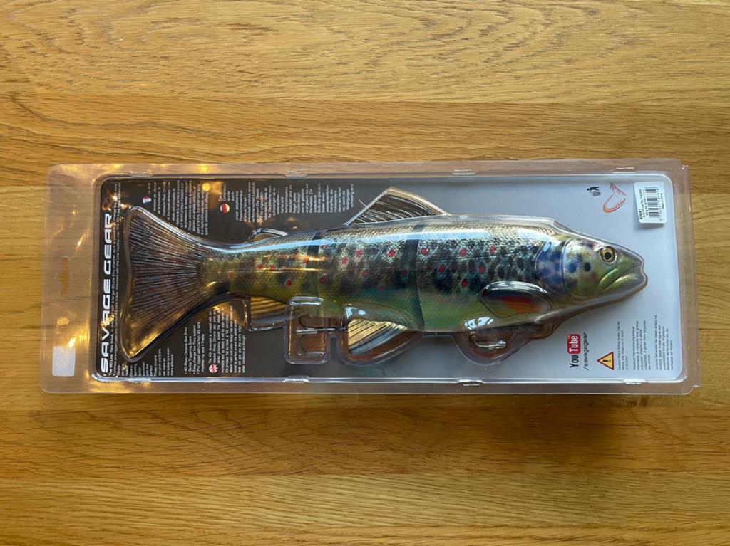 Te koop: Savage Gear Line Thru 40 cm Trout (kleur: Brown t.), Ophalen of Verzenden, Nieuw, Overige typen