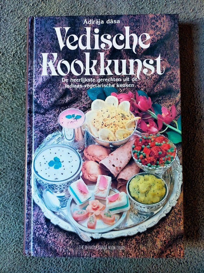 Vedische kookkunst - Dasa Adiraja (hardcover, 1994), Gelezen, Azië en Oosters, Vegetarisch, Ophalen of Verzenden