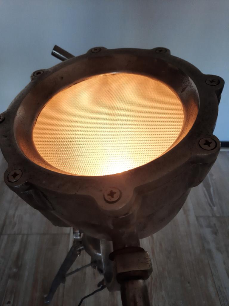 Aparte vloerlamp model zoeklicht, Ophalen, Glas