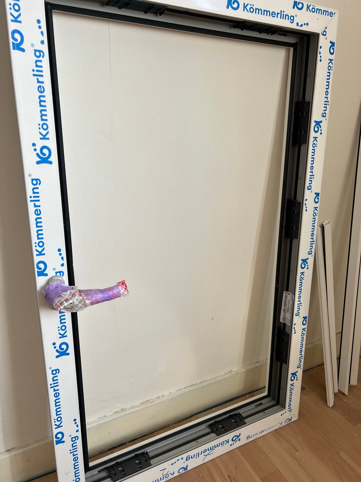 Kömmerling PVC Raamkozijn - Nieuwstaat, Ophalen, Gevelraam of Ruit, 80 tot 120 cm, Nieuw