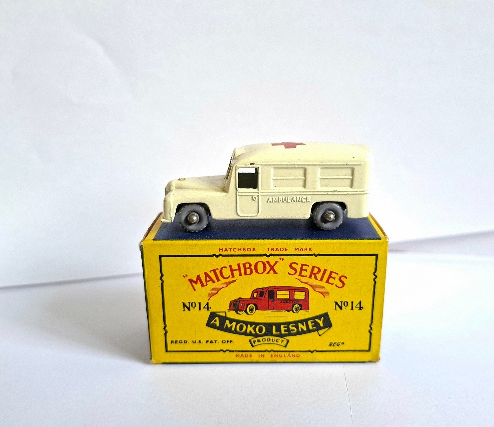 Matchbox 14 B daimler ambulance, Ophalen of Verzenden, Zo goed als nieuw, Auto, Matchbox