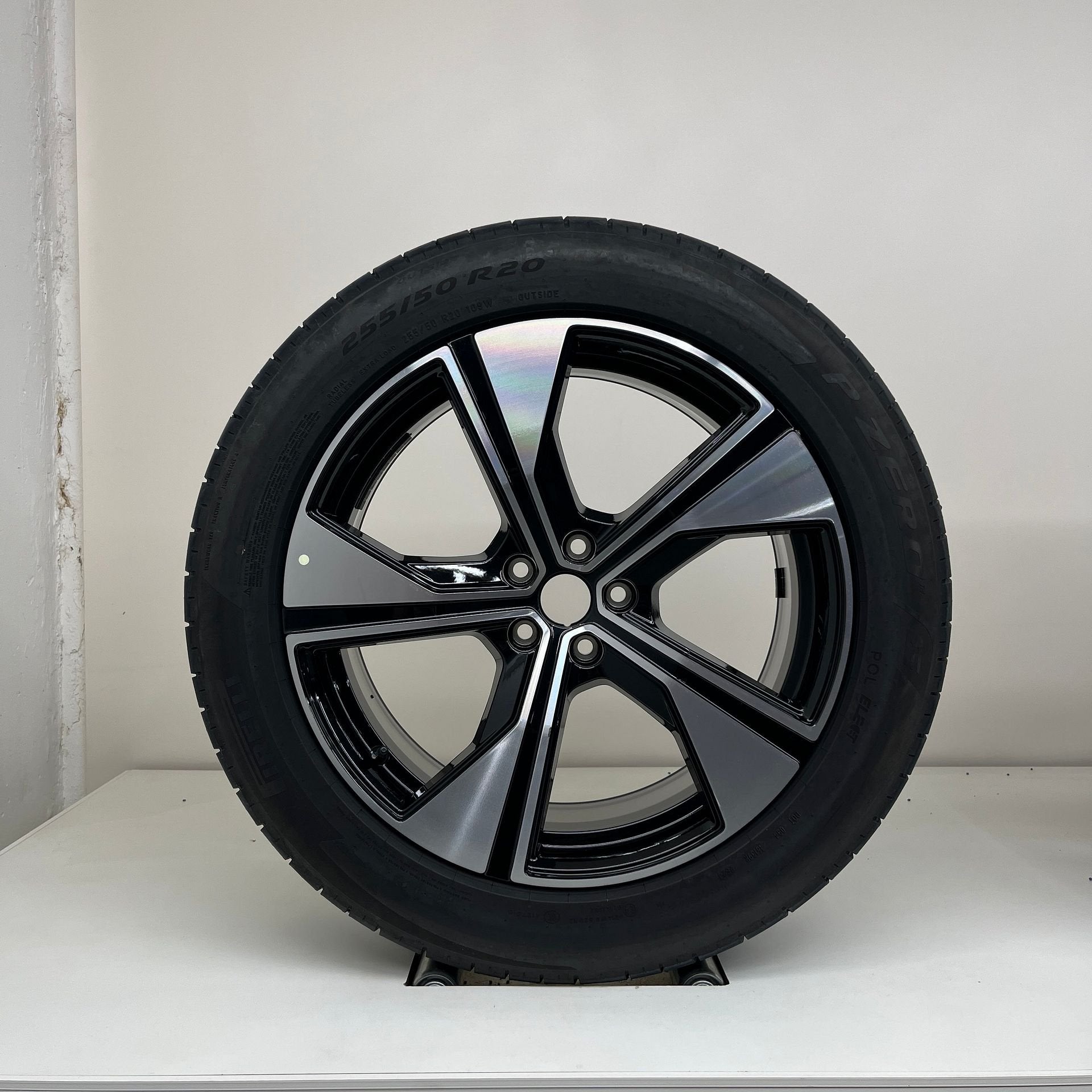 Polestar 4 - 20 inch - zomerbanden, Gebruikt, 255 mm, Banden en Velgen, Ophalen of Verzenden
