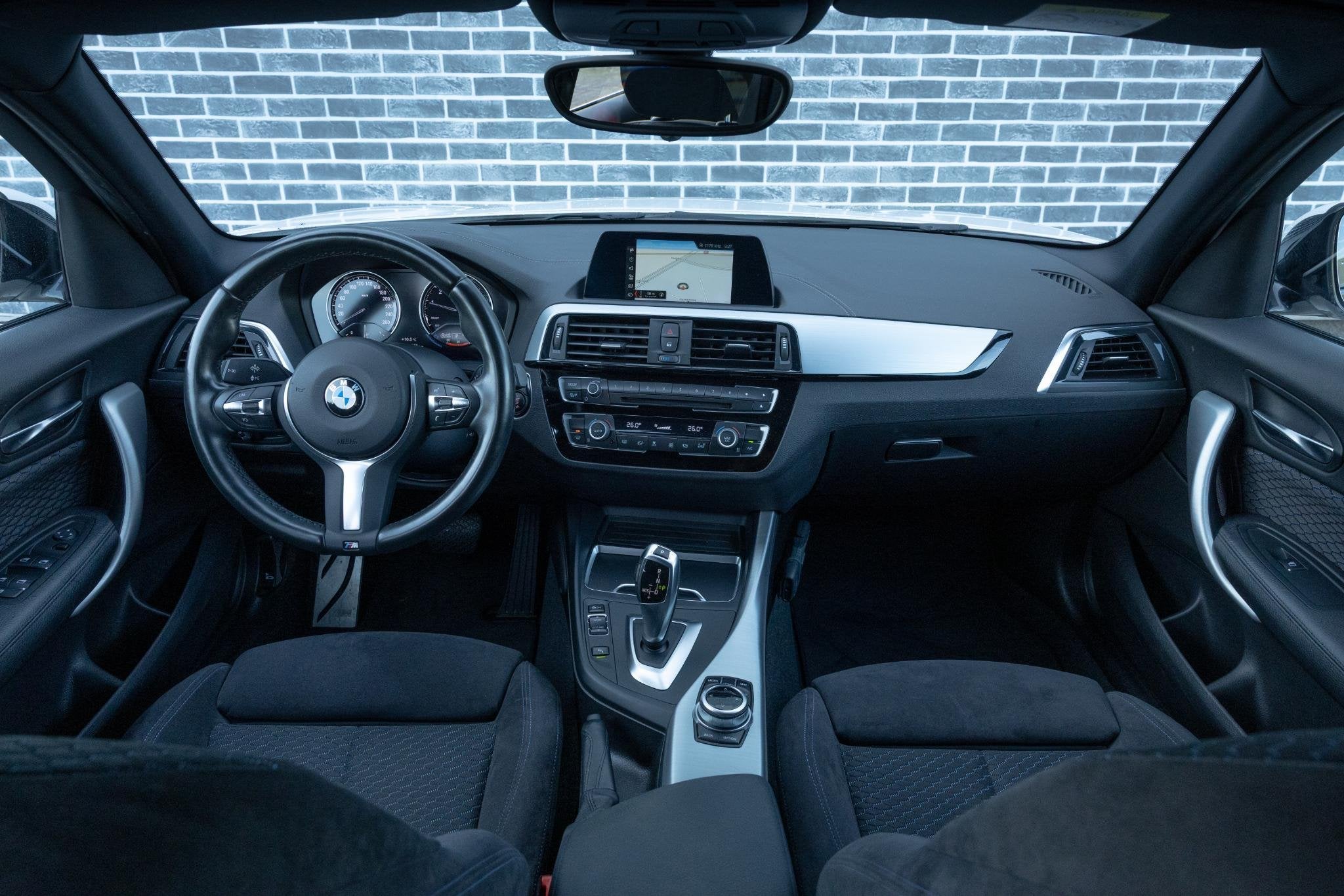 BMW 1-serie 118i Edition M Sport Shadow Executive | Achterui, Gebruikt, Alcantara, Wit, Origineel Nederlands