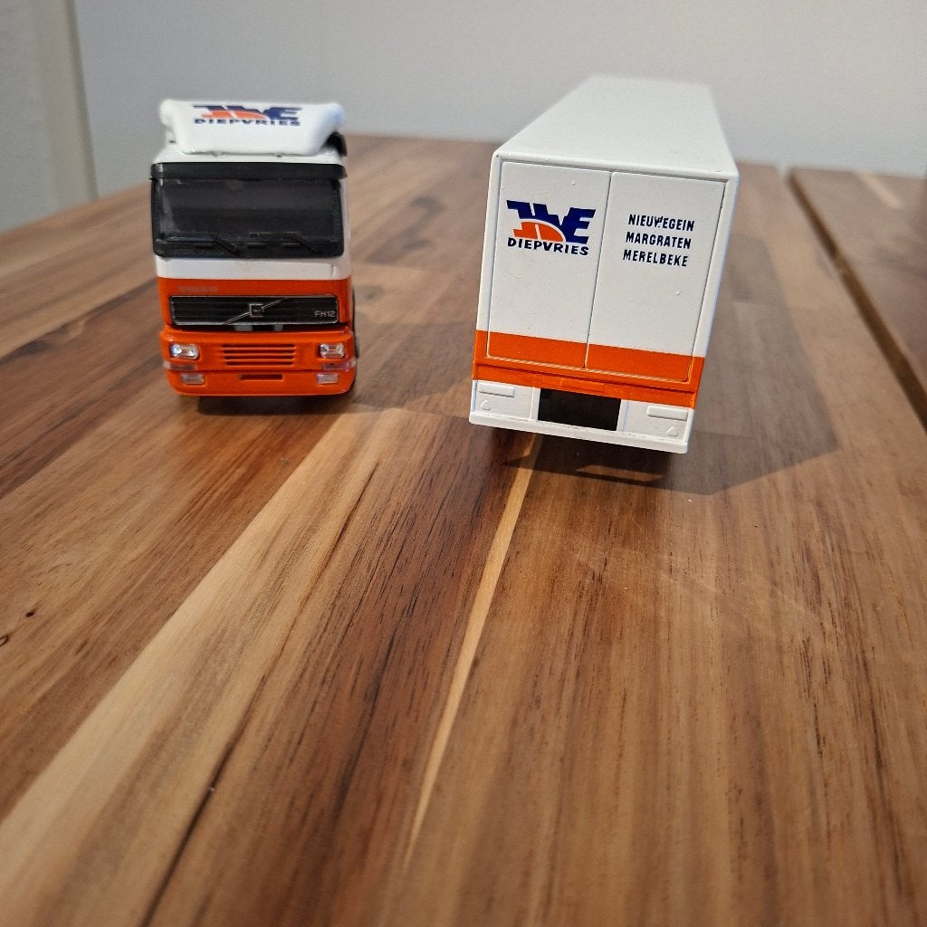 Volvo FH12 Diepvries vrachtwagen met trailer, Verzenden, Zo goed als nieuw, Bus of Vrachtwagen, Lion Toys
