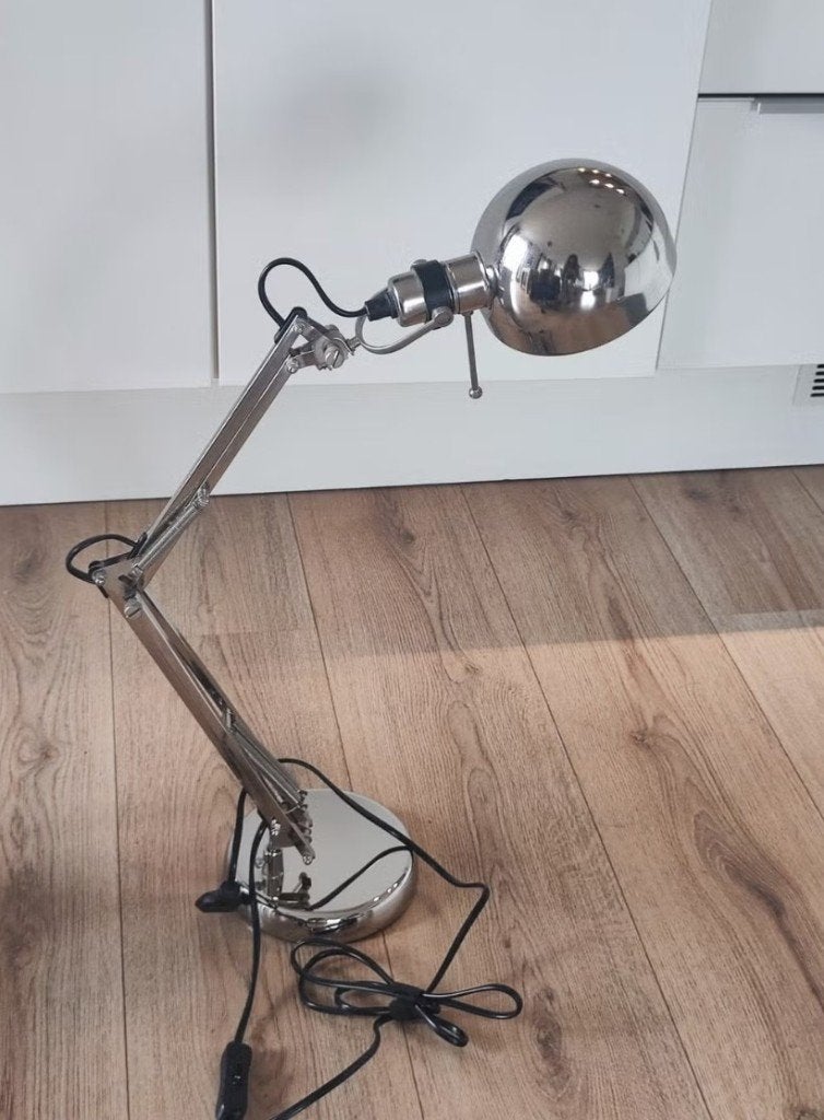 IKEA Forsa Verstelbare chromen bureaulamp met E27 fitting, Ophalen, Bureaulamp, Zo goed als nieuw, IKEA