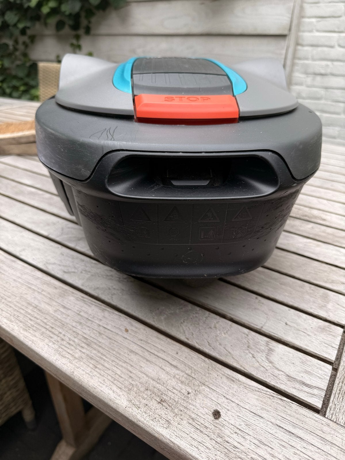 Gardena Robotmaaier SILENO city 250 - Gebruikt, Tuin en Terras, Grasmaaiers, Cirkelmaaier, Gebruikt, Minder dan 30 cm, Accu-grasmaaier