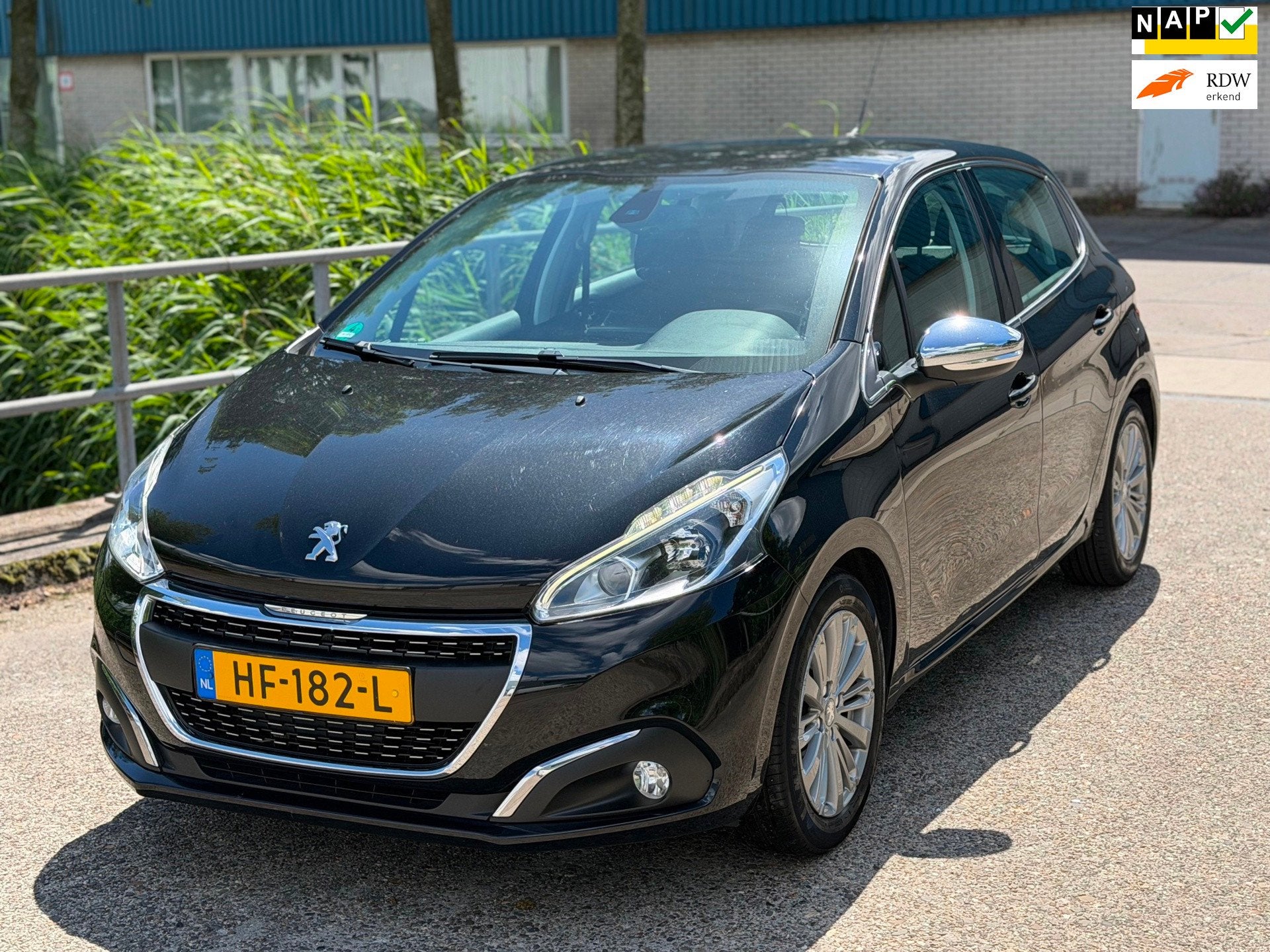 Peugeot 208 1.2 PureTech Allure!Automaat!Navi!PDC!Clima!, Auto's, Gebruikt, Euro 6, 1199 cc, Origineel Nederlands