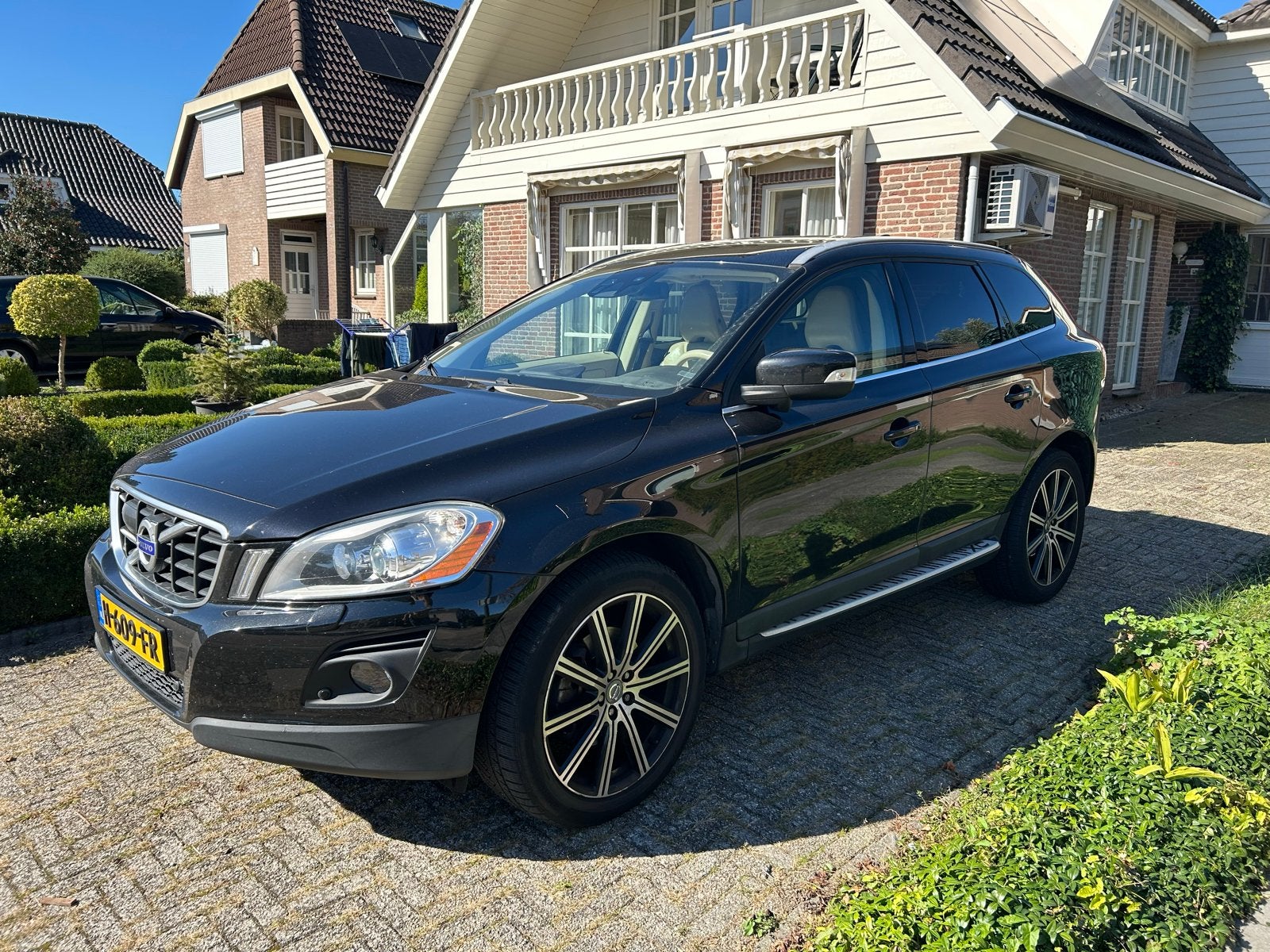 Volvo XC60 2.4 D 5 cil AWD Summum 2009, Auto's, 13 km/l, 1698 kg, 197 €/maand, Zwart