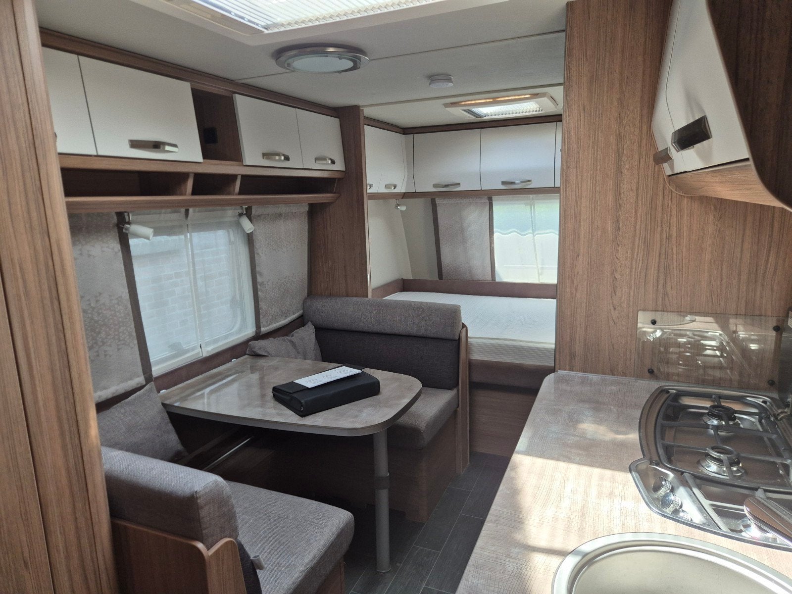 Tabbert Rossini Finest Edition Caravan 2022 met Mover, Caravans en Kamperen, Vast bed, Koelkast, Rondzit, Tabbert