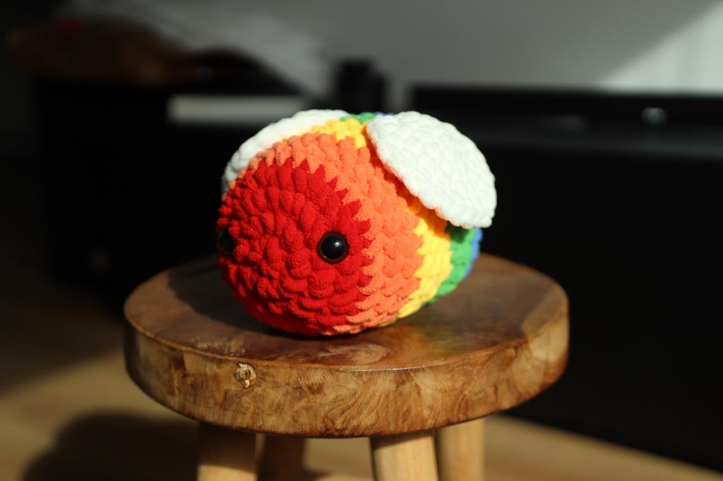 Handgemaakt Jumbo Bij Knuffel - Gehaakt / Crochet Pride Bee, Handgemaakt, Overige typen, Nieuw, Ophalen of Verzenden