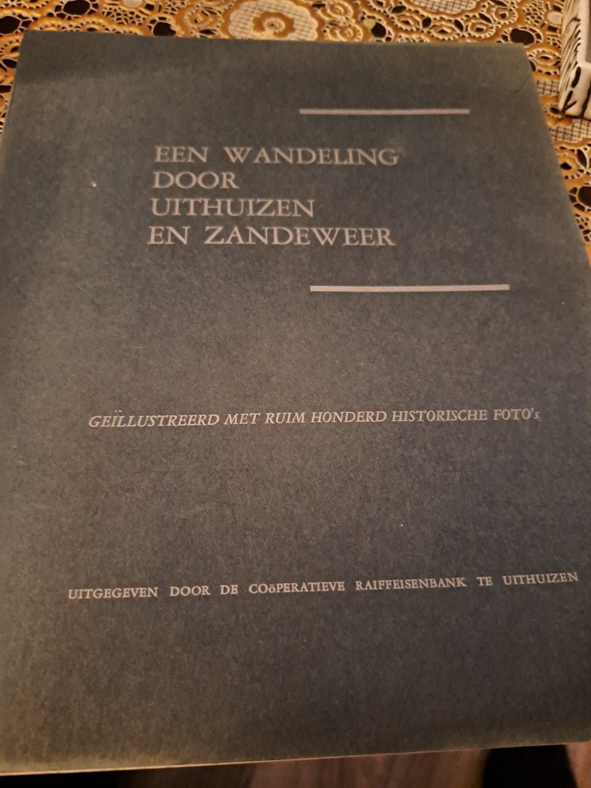 Een Wandeling Door Uithuizen en Zandeweer -, Ophalen of Verzenden, 20e eeuw of later, Gelezen, Onbekend
