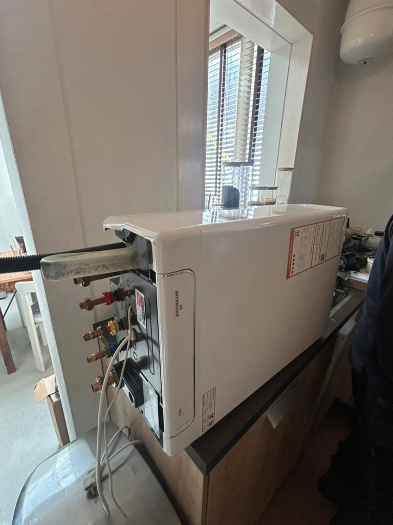 Intergas kombi kompakt 2024 CW4 HRE, Doe-het-zelf en Verbouw, Ophalen, Geiser, Minder dan 20 liter, Minder dan 3 jaar oud