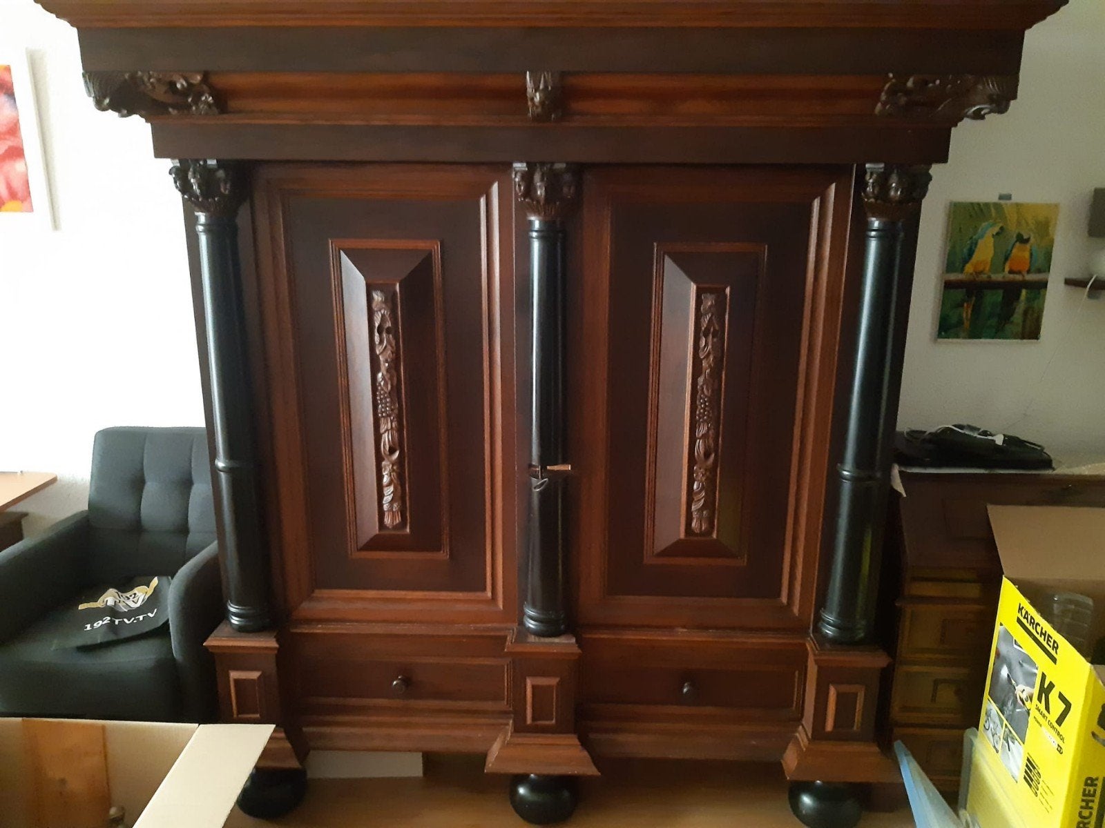 Antieke kast met veel bergruimte, Ophalen
