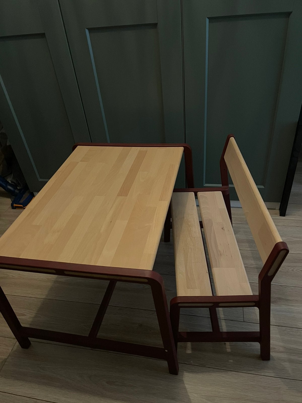 Leuk kinder bureau met bankje, Huis en Inrichting, Ophalen, 50 tot 100 cm, Zo goed als nieuw, Rechthoekig