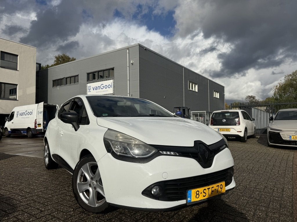 Renault Clio 1.5 dCi Clima Navi BT Parksensor Camera, 4 cilinders, 96 €/maand, Wit, Origineel Nederlands