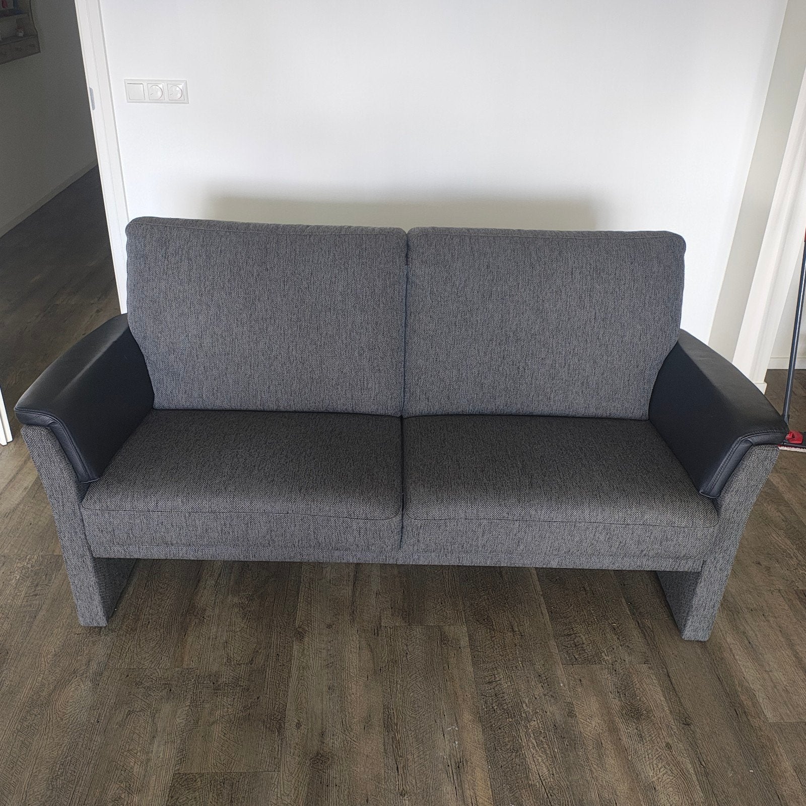 Mooie grijze bank 180 cm breed, Huis en Inrichting, Banken | Bankstellen, Ophalen, 150 tot 200 cm, Tweepersoons, 75 tot 100 cm