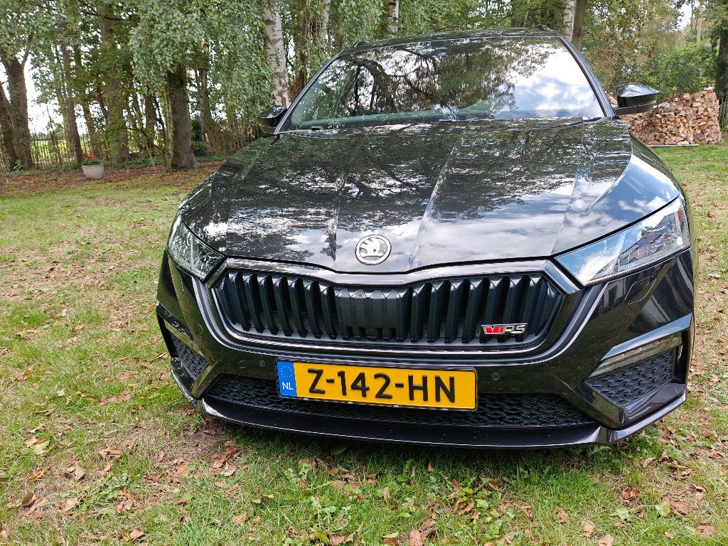 Skoda Octavia Combi RS 1.4TSI iV 245pk|Pano|HUD|Mas|DSG|Full, Parkeerassistent, 4 cilinders, Alcantara, Zwart