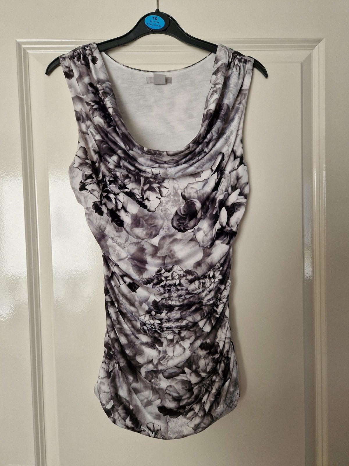 Top grijs met wit bloemenprint met waterval kraag maat S H&M, H&M, Nieuw, Ophalen of Verzenden, Grijs