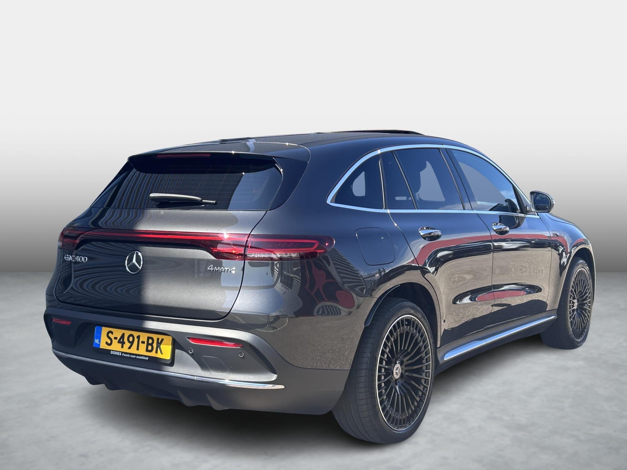 Mercedes-Benz EQC 400 4MATIC AMG Line 80 kWh Premium Plus |, Auto's, Automaat, Zwart, 80 kWh, Leder en Stof