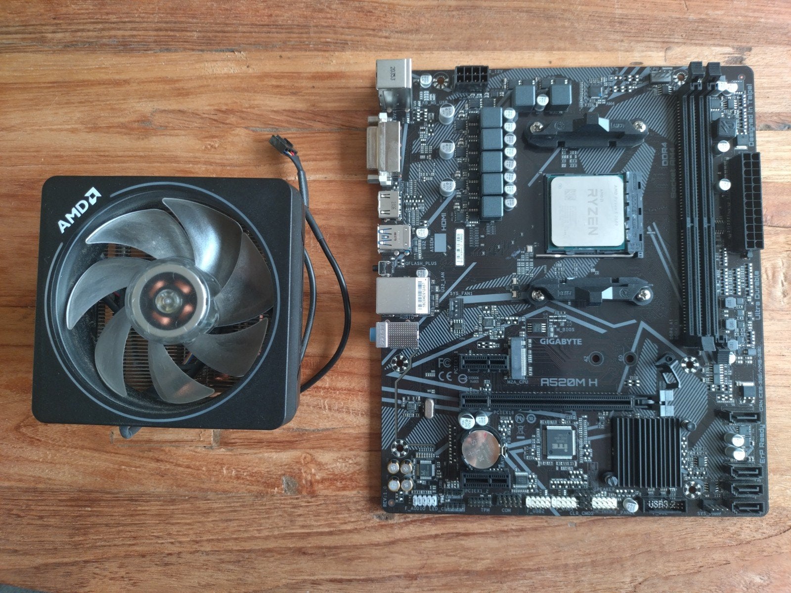 Moederbord, CPU, koeler combo, Computers en Software, Moederborden, DDR4, Ophalen of Verzenden, Zo goed als nieuw, Micro-ATX