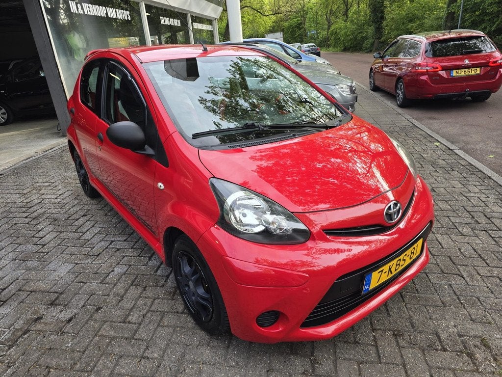 Toyota Aygo 1.0 VVT-i Comfort | 2E EIGENAAR | 12MND GARANTIE, Voorwielaandrijving, Euro 5, Gebruikt, Leder en Stof